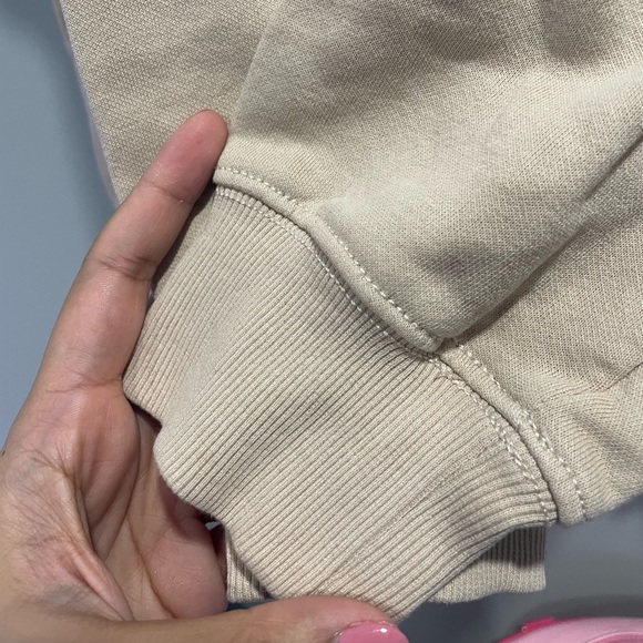 H&M Divided // Beige Crewneck Sweater - Picture 3 of 3